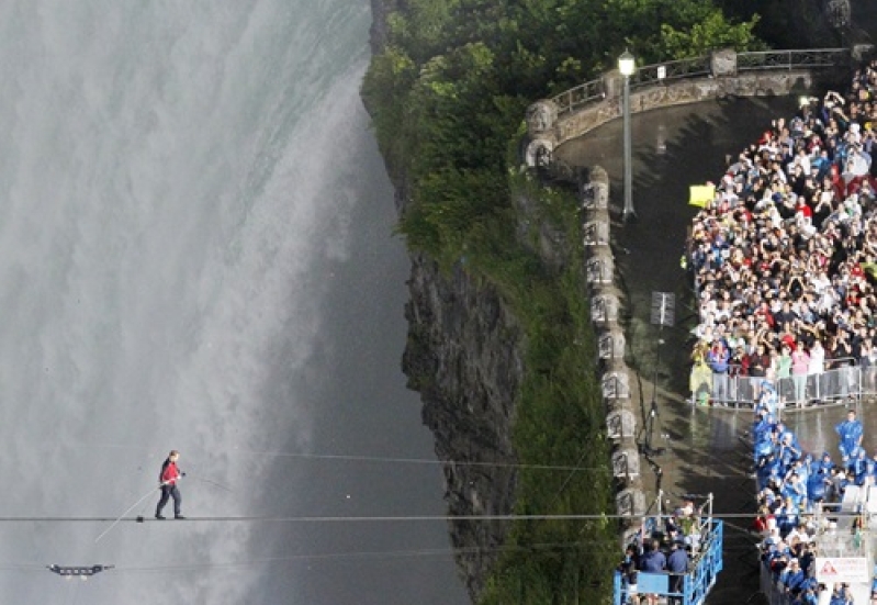 NikWallenda_NiagaraFalls.jpg