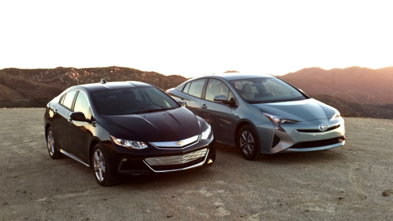 Chevy Volt vs. Toyota Prius