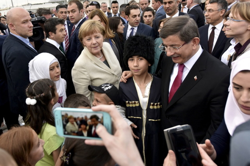 Turkish Prime Minister Davutoglu and German Chancellor Merkel