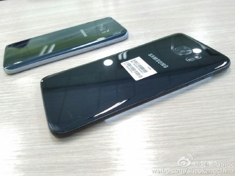 Samsung Galaxy S7 edge in a shade of Glossy Black spotted