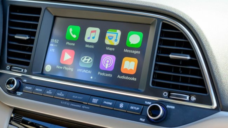 Apple CarPlay on a 2017 Hyundai Elantra.