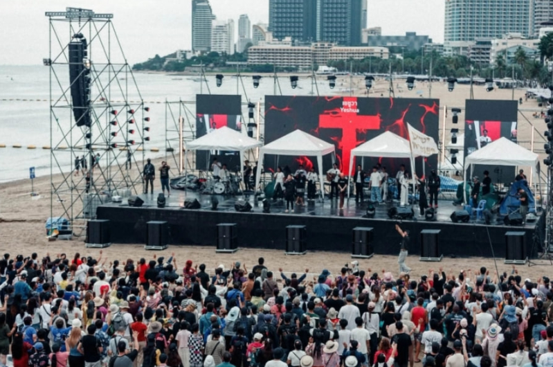 More than 7,000 people attend the public gospel festival held at Central Pattaya Beach, Thailand.