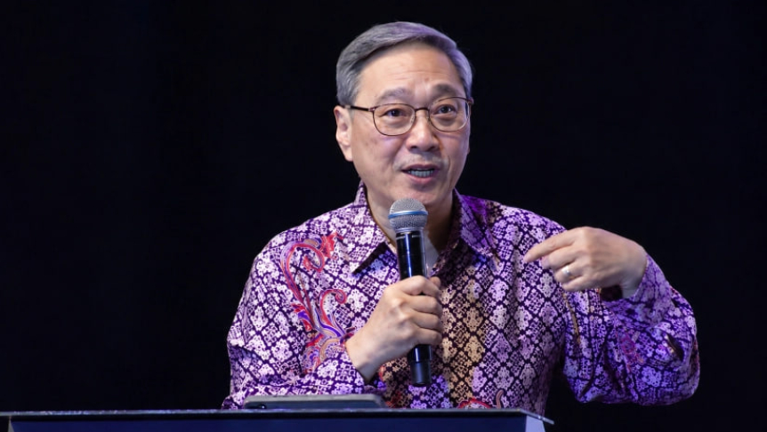 Rev. Edmund Chan, founder of the Global Alliance of Intentional Disciple Making Churches and leadership mentor, exhorts the church to return to the foundational life of walking with God during his plenary address at the 10th Chinese Congress on World Evan