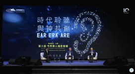 Rev. Wang Wei-chuan moderates a morning dialogue and synthesis session with speakers Rev. Clement Chia and Rev. Chuang Yu-ming on the second day of the 10th CCOWE conference.
