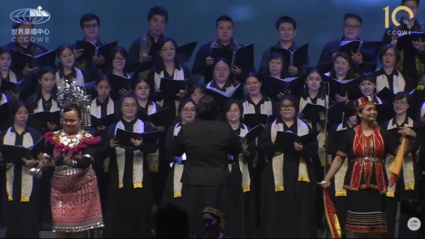 The opening ceremony features a choir singing in Malay and English, accompanied by dancers performing traditional Malaysian ethnic dances.