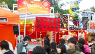 Hong Kong Pastor Writes Spring Couplets, Blessing Public on Chinese New Year