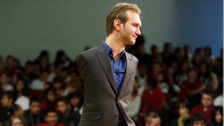 Limbless Nick Vujicic Prays for Boston Marathon Bombing Victims [Video]