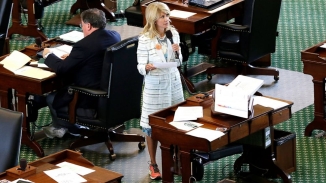 Wendy Davis Ends Filibuster Early, Late-Term Abortion Ban Stalled in Texas Senate