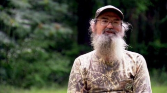 Duck Dynasty's Uncle Si Robertson Introduces Wife Christine on 'Good Morning America,' Releases 'Si-Cology 1'