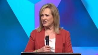 Kay Warren: 'Don't Send Cheery Christmas Cards to Grieving Families' This Holiday Season