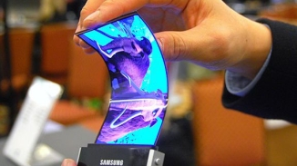 Samsung And LG Bendable Phone Display to Release In One Year