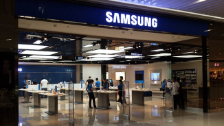 Samsung Edges Out Apple as the Best Smartphone Company of 2014: Consumer poll