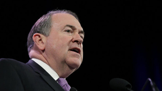 GOP 2016: Mike Huckabee Makes Controversial Comments on Same-Sex Marriage, Being Gay