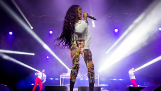 Rapper Azealia Banks Says that Worshiping Jesus is 'Unnatural' and She 'Hates This Country'