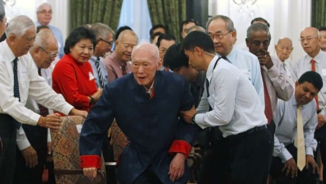 Singapore Founder Lee Kuan Yew Dies at 91, Leaving Legacy of Transforming Country from British Colony into Economic, Multicultural Powerhouse