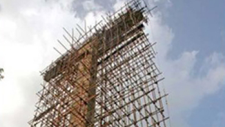 Pakistani Christian Erects a ‘Bulletproof’ 14-Story Cross in Karachi despite Persecution Threats