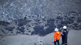 Santa Barbara Oil Spill: Ruptured Pipeline Spills Oil on California Coastline; Cleanup Underway at Refugio State Beach