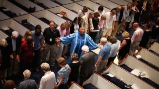 Charleston Shooting Sparks Outpouring of Prayer, Demonstrations of Unity Across U.S.