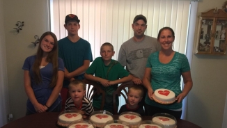 Oregon Christian Sweet Cakes Bakers Send Ray Comfort Film, Gift Cards and Cakes to LGBTQ Groups as 'Expression of Love'