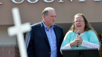 Vatican Confirms Pope Francis Privately Met With Kentucky Clerk Kim Davis, Encouraged Her To 'Stay Strong'