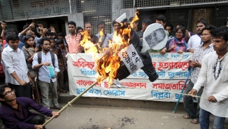 Bangladesh Writers Stage Freedom Rally Despite Fear of Attack