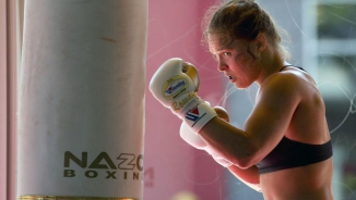 Ronda Rousey UFC Loss 2015: Floyd Mayweather Jr Defends Rouser; Oscar Dela Hoya, Jose Aldo Weigh In Holly Holm Defeat