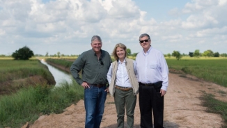 Fox News Host Greta Van Susteren and Husband John Coale Minister To Cambodian Villagers Along With Franklin Graham: 'It Is So Enriching to Help'