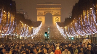 Paris New Year’s Eve Fireworks Live Stream Free: Watch Online 2016 Countdown, TV Schedule, Start Time – Remembrance Of Paris Attack Victims