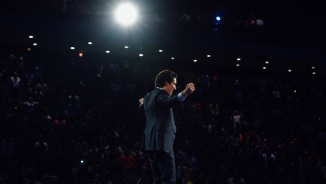 Pray 'God-Sized Prayers' and Dare to Ask Big in 2016, Encourages Pastor Joel Osteen