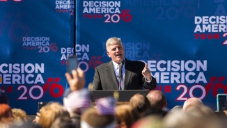 Franklin Graham: Pray First, Vote For Bible-Believing Evangelical Presidential Candidates