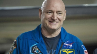 How NASA Astronaut Scott Kelly Fought Aliens in Space With the Help of Microsoft