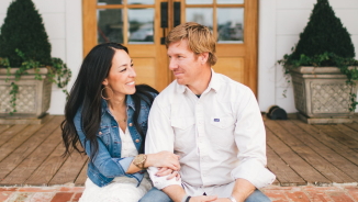 First Book From Christian 'Fixer Upper' Stars Chip and Joanna Gaines Tops Best-Seller List - 7 Month before Release