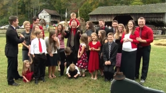 ‘Bringing Up Bates’ 19 Kids Family Reality Show: Producers Say the Bates Are Very Different From the Duggars