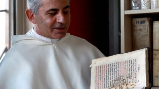 Christian Priest Risks Life to Smuggle Ancient Manuscripts From Town Invaded by ISIS