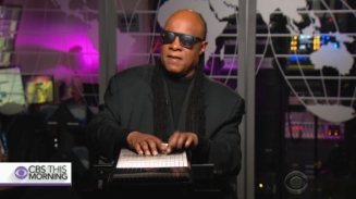 Stevie Wonder Pays Tribute To Prince with ‘Purple Rain’ Musical Tribute