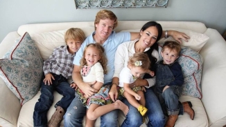 'Fixer Upper' Star Joanna Gaines Pens Open Mother's Day letter, Reminds Moms, 'You Are Enough'