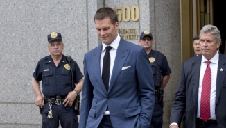 2016 NFL Season Rumors: Rob Gronkowski Believes Patriots QB Tom Brady Will Still Play 16 Games Despite ‘Deflategate’ Suspension