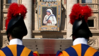 Pope Francis Proclaims 'Dispenser of Mercy' Mother Teresa a Saint