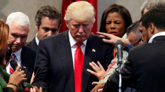 Evangelical Leaders Stick With Trump, Focus on Defeating Clinton