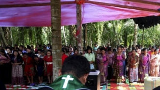 Growing Indonesian Churches ‘Worship in the Woods’ a Year after Church Buildings Were Demolished