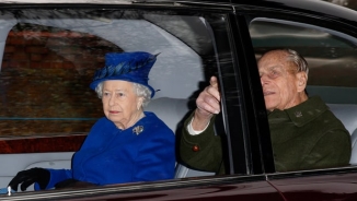 Queen Elizabeth Appears for First Time in Month, Attends Church Service 