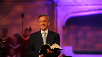 Robert Jeffress' Church Says 'The Lord Hasn't Given Us a Spirit of Fear' in Response to ISIS Arson Threat