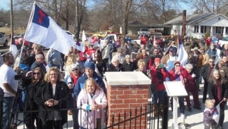 Christian Flag Forced to Be Removed From Veterans Memorial, Mississippi Citizens React 