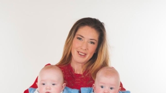 U.K. Mother Refuses Cancer Therapy to Give Birth to Twins 