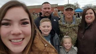 Soldier Returns Home for Memorial Day After Waiting in Airport for Two Days Thanks to Generosity of Stranger 