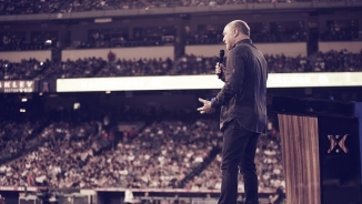 Greg Laurie Shares Hope for Harvest America 2017: 'It's the Super Bowl of Evangelism' (Exclusive) 