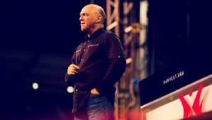 Harvest America 2017: Greg Laurie Warns Thousands of Reality of Hell, Says 'The Clock is Ticking'