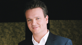 Queen Elizabeth Honors 'In Christ Alone' Author Keith Getty for 'Music and Modern Hymn Writing'