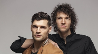 For KING & COUNTRY Star Luke Smallbone Announces Life-Threatening Digestive Illness is In Remission 