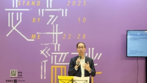 Print books aren't going away, Pastor says--three 